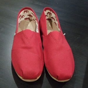 Size 11 MEN's red Tom slippers